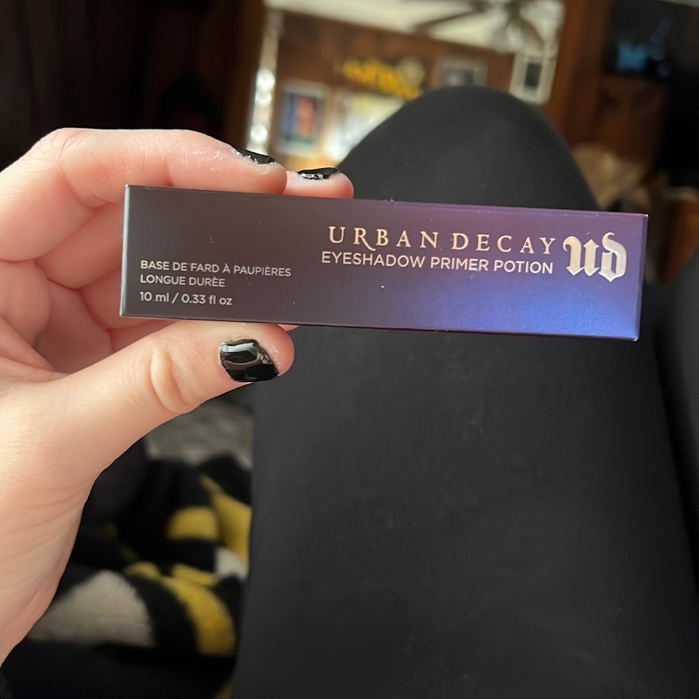 Urban Decay eyeshadow primer potion